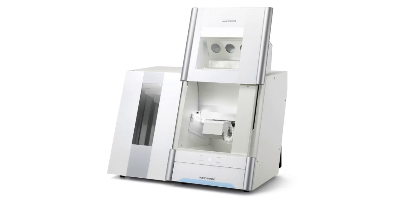 DGSHAPE DWX-52DCi from Roland Wins Journal of Dental Technology WOW! Product Award
